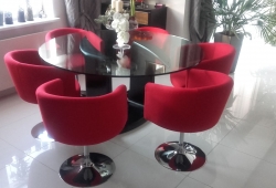 Nowoczesne krzesła w odważnym kolorze idealne dla radykalnych zmian…