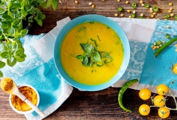 Zupa z żółtej soczewicy