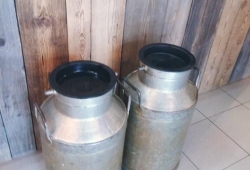 Indyjski ser paneer oferowany w Moje Curry jest własnej produkcji... Wszystko zaczyna się od porannej wizyty rolnika, który przywozi 60 L świeżego mleka...