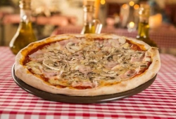 Pizza z pieca opalanego drewnem