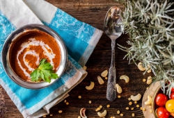 Dal Makhni - czarna soczewica w sosie maslano -pomidorowym